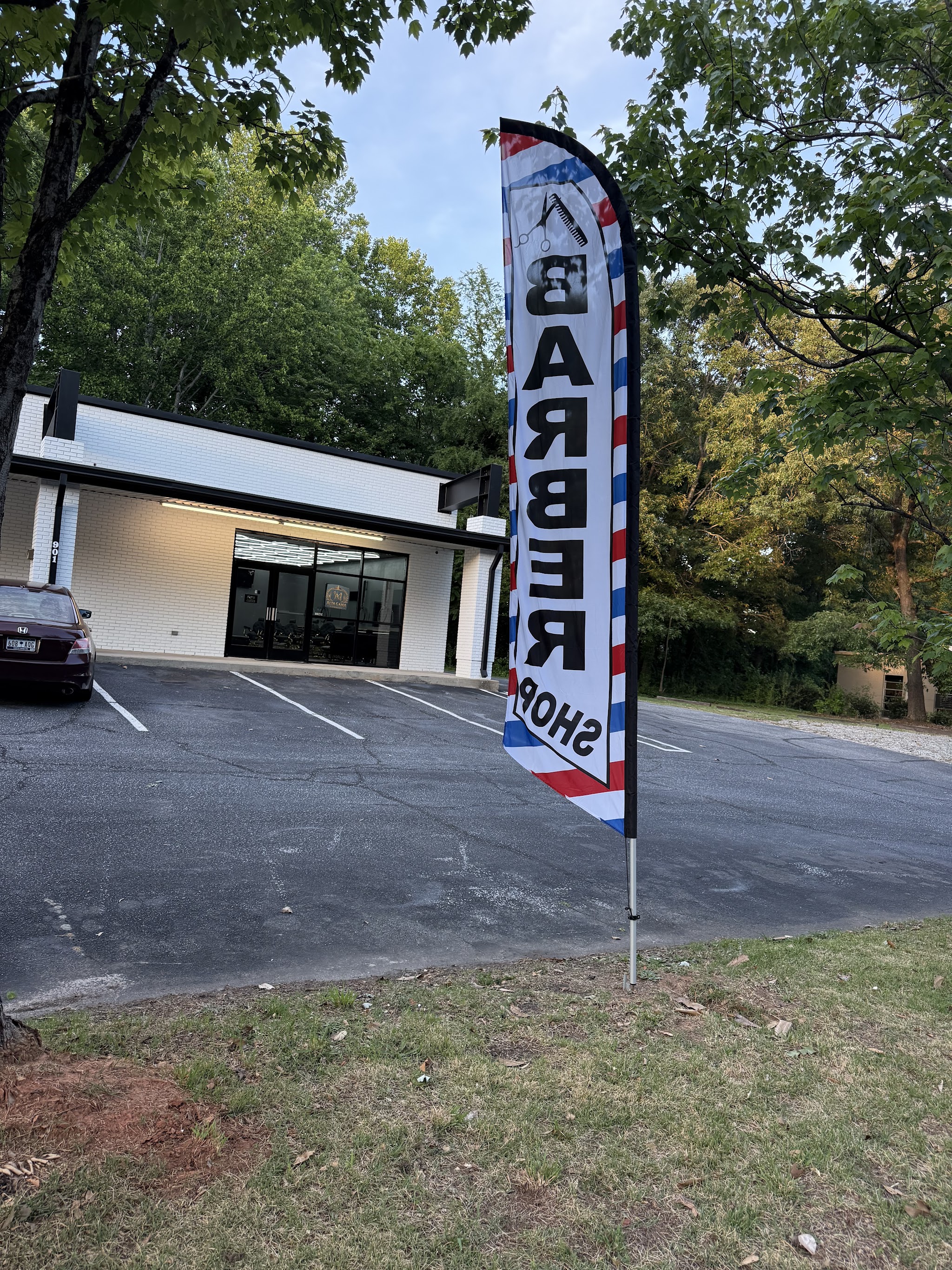 The Alta Gama Barbershop storefront and parking lot on Union Street